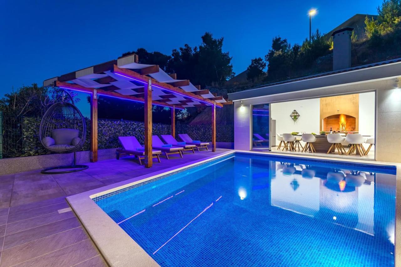 Villa Matan - Only 200M From The Sandy Beaches, Private 28M2 Pool Omiš Esterno foto