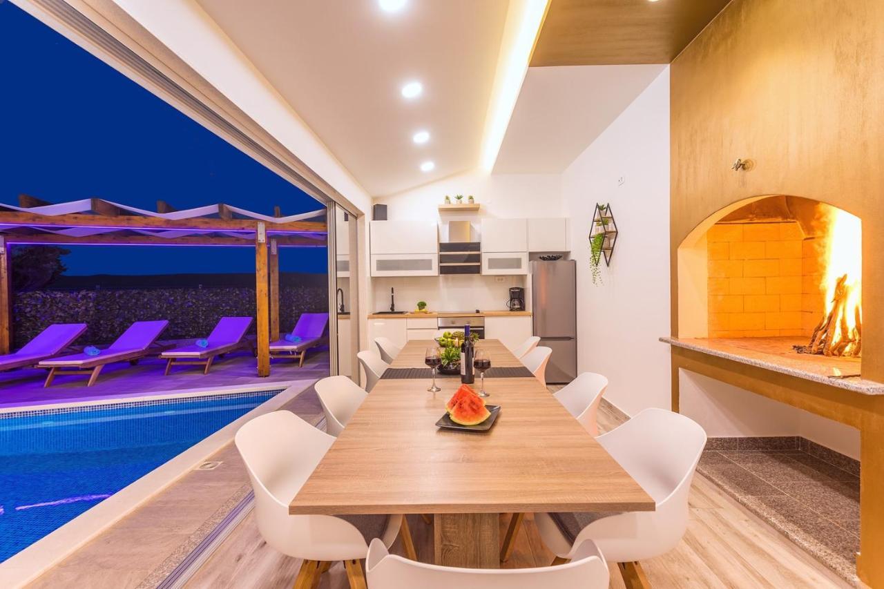 Villa Matan - Only 200M From The Sandy Beaches, Private 28M2 Pool Omiš Esterno foto