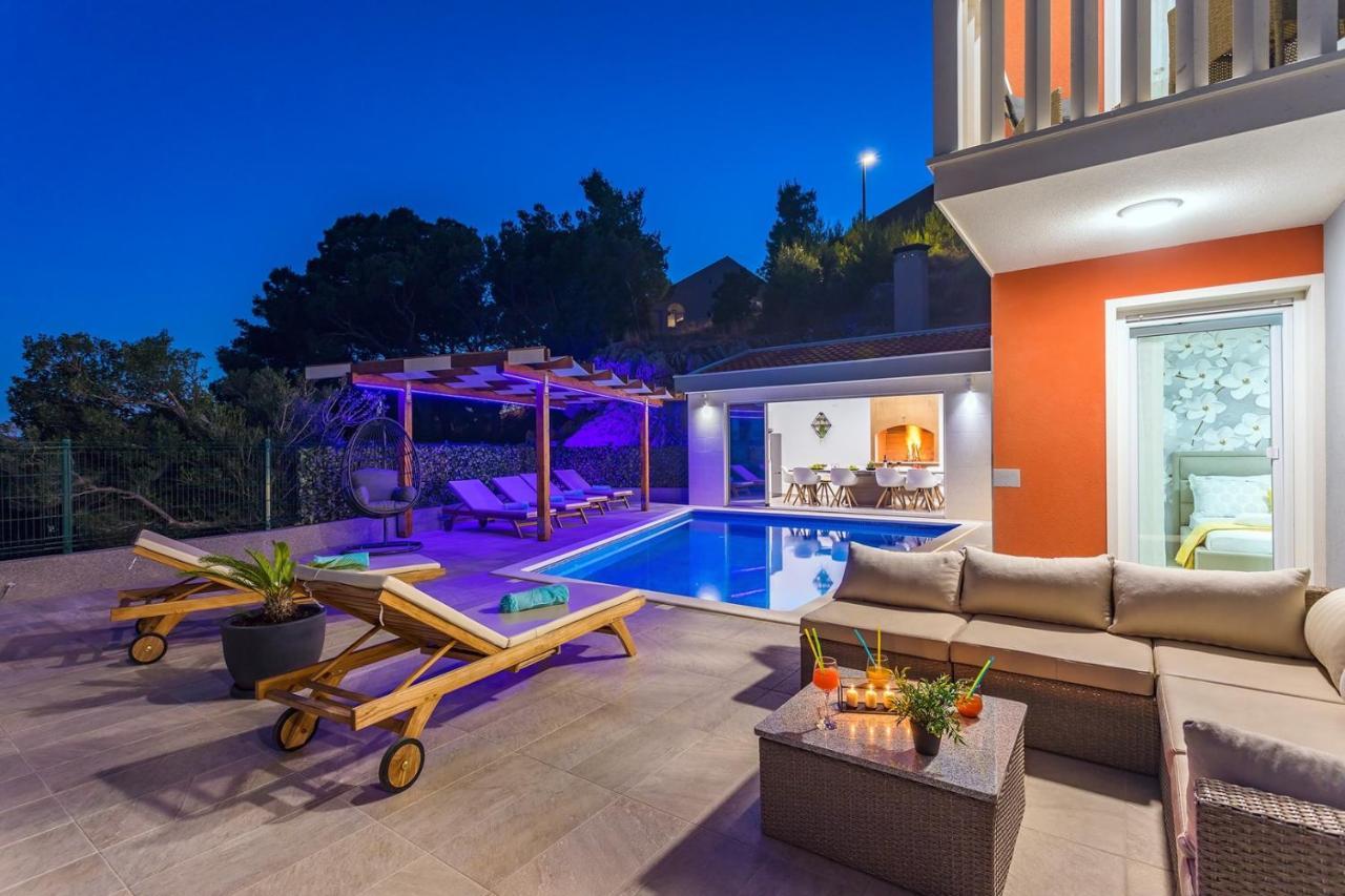 Villa Matan - Only 200M From The Sandy Beaches, Private 28M2 Pool Omiš Camera foto