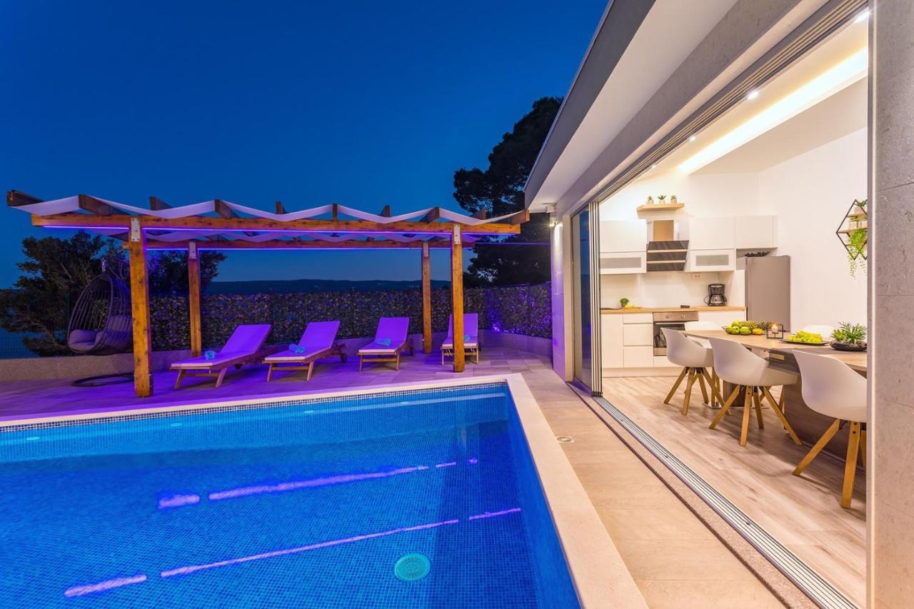 Villa Matan - Only 200M From The Sandy Beaches, Private 28M2 Pool Omiš Camera foto