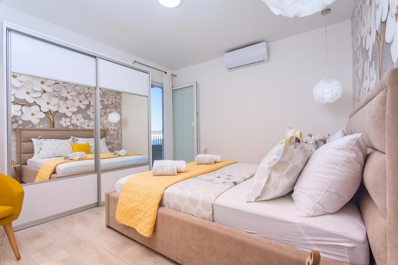Villa Matan - Only 200M From The Sandy Beaches, Private 28M2 Pool Omiš Camera foto